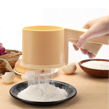 Plastic Flour Sifter: Ideal for Baking with Easy Icing and Sugar Straining!