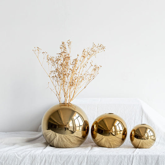 Transform Your Space with Our Golden Spherical Vase - Add a touch of Luxury & Elegance!