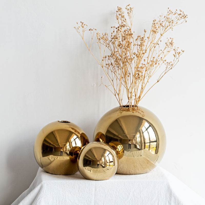 Transform Your Space with Our Golden Spherical Vase - Add a touch of Luxury & Elegance!