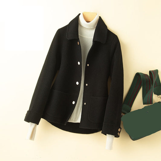 ClassicCozy Buttoned Wool Coat – Warmth Meets Timeless Style